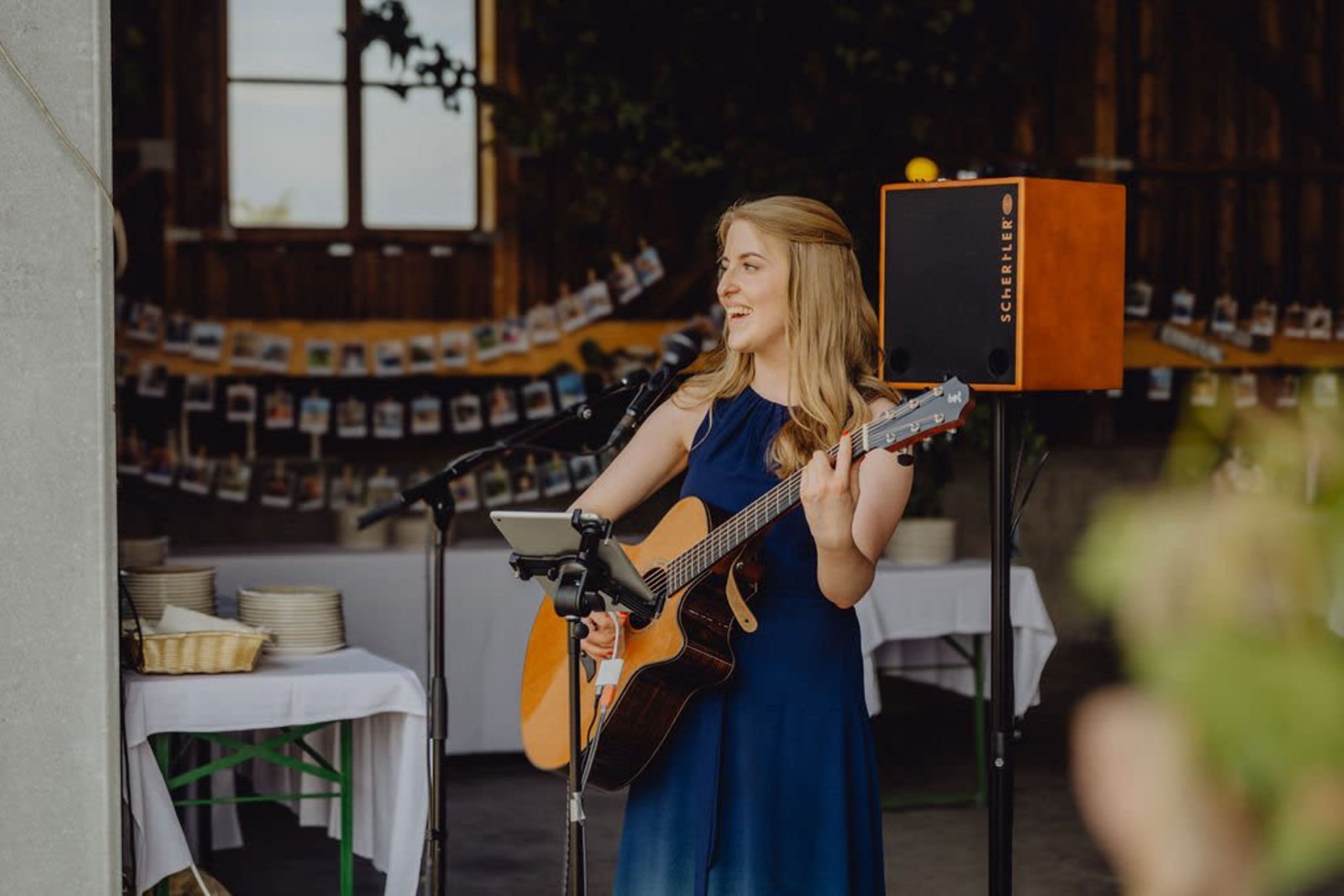 Sophie Peraus - Singing lovers down the aisle